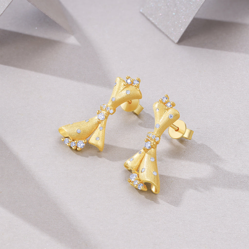 A Luxurious And Fashionable Minimalist Jewelry Earring Set Featuring Top-quality Moissanite Stones, Made Of S925 Silver Electroplated With Gold.